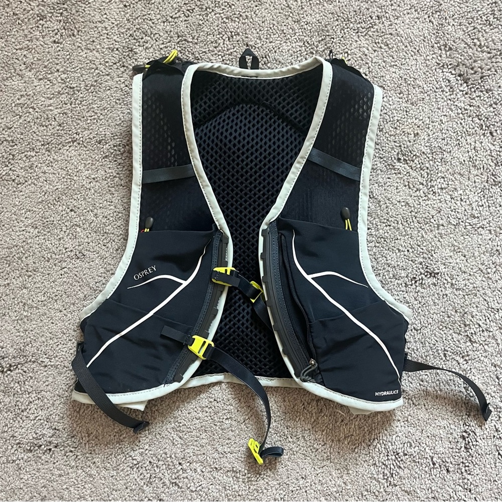 OSPREY Black and Gray Hydration Running Vest